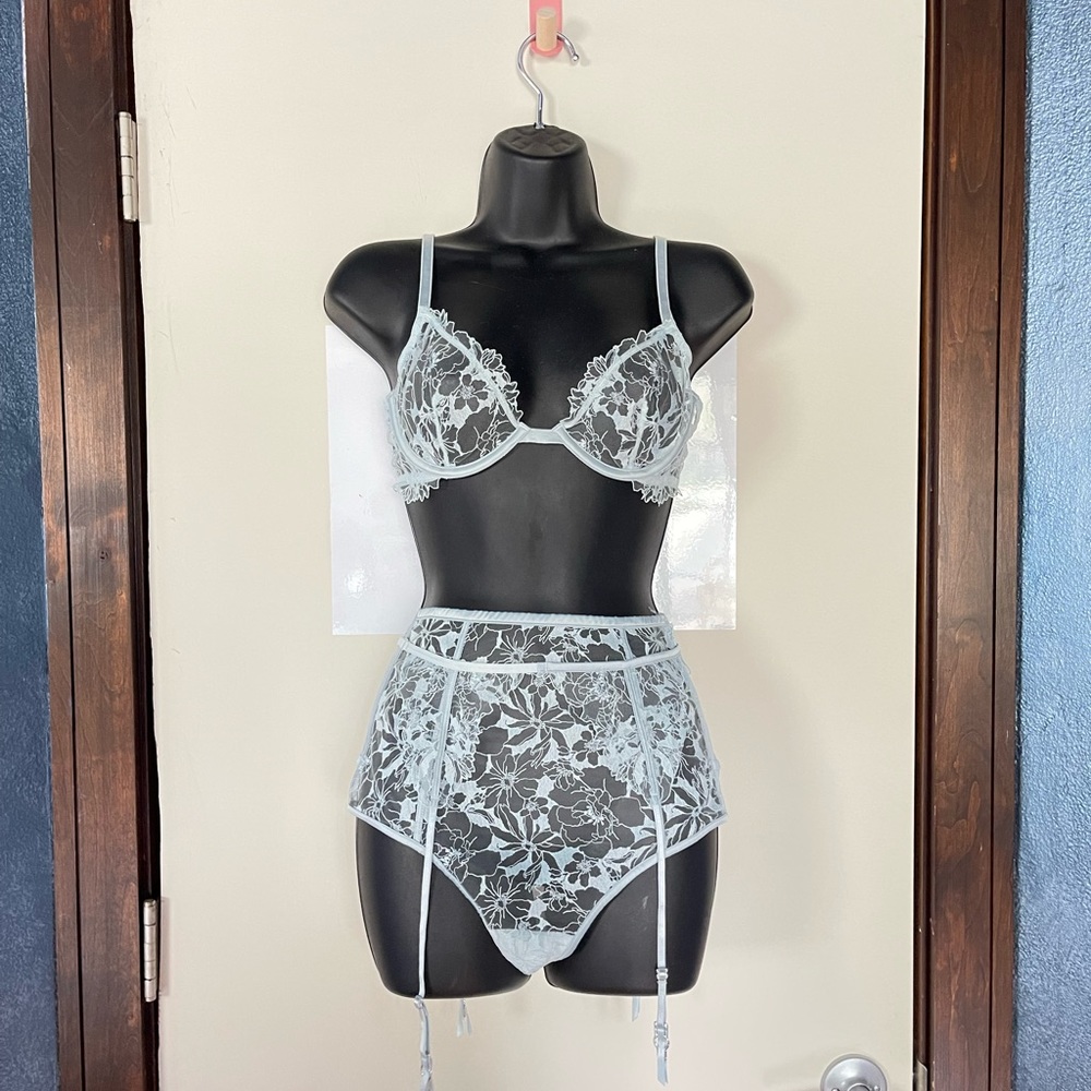 Victoria’s Secret underwear bra set